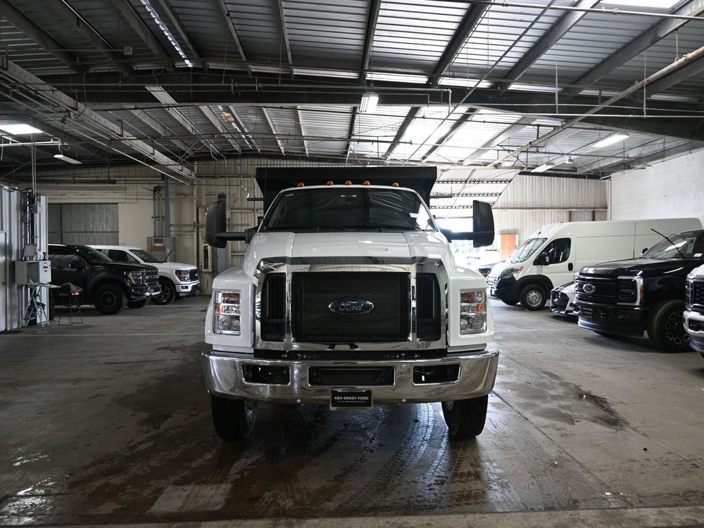 2025 Ford F-650 Base photo 2