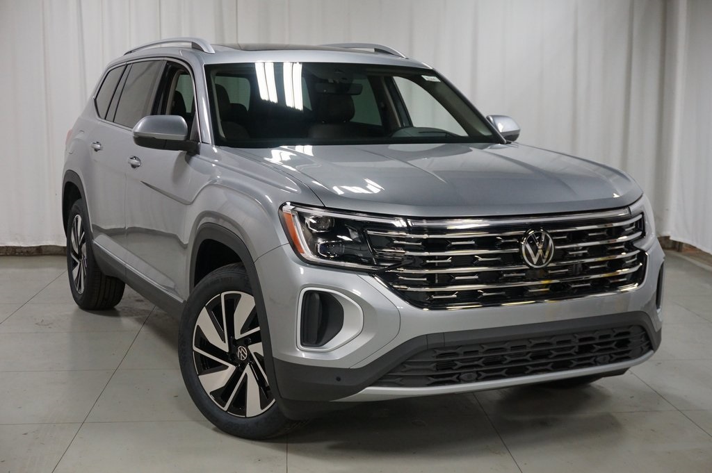 2025 Volkswagen Atlas SEL photo 2