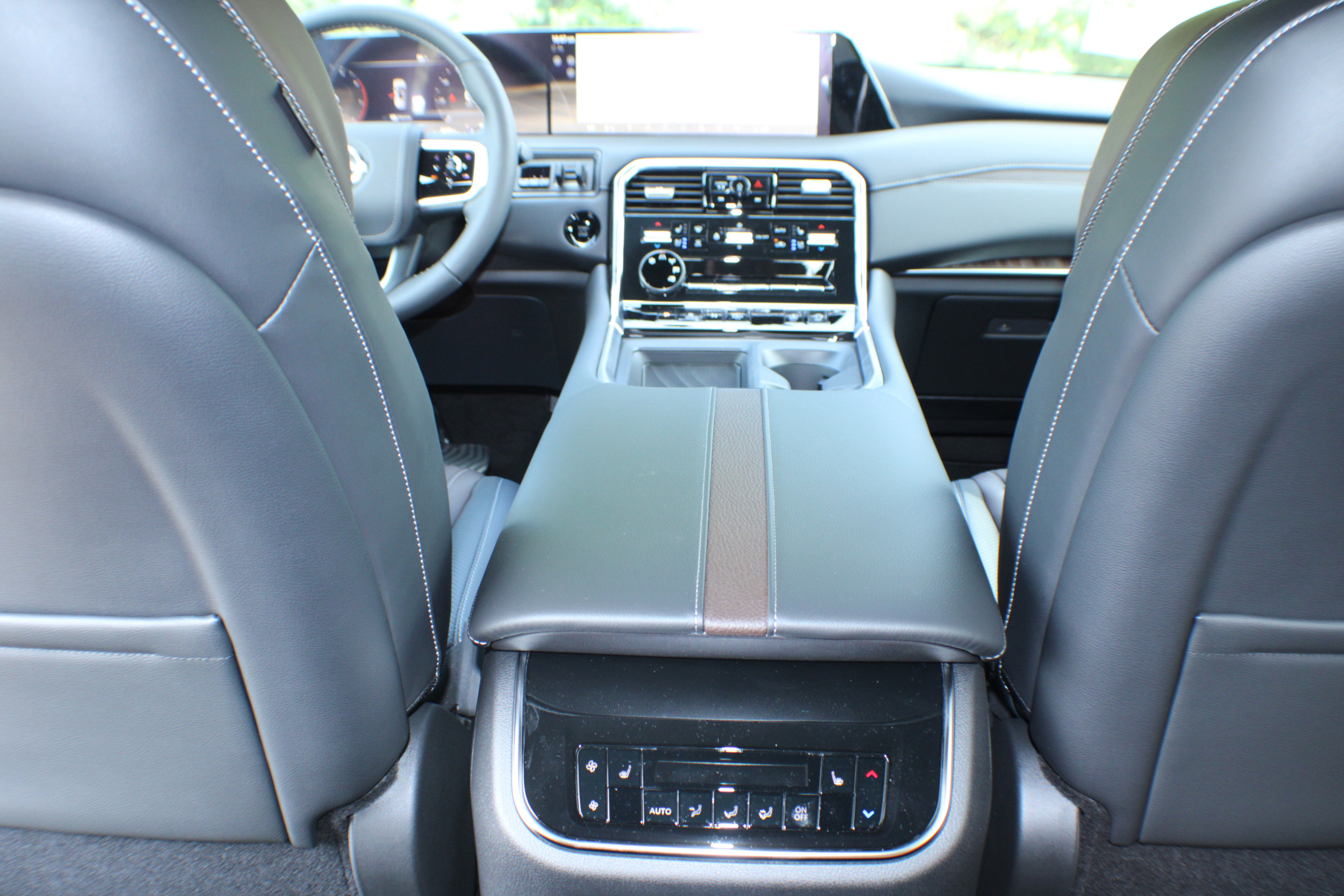 2025 Nissan Armada Platinum Reserve photo 8