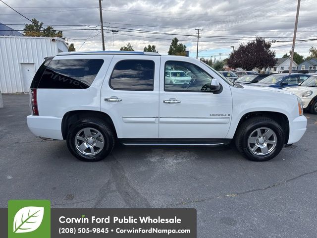 2008 Gmc Yukon Denali photo 2
