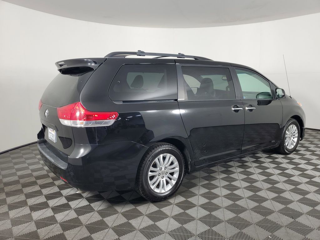 2013 Toyota Sienna XLE photo 4