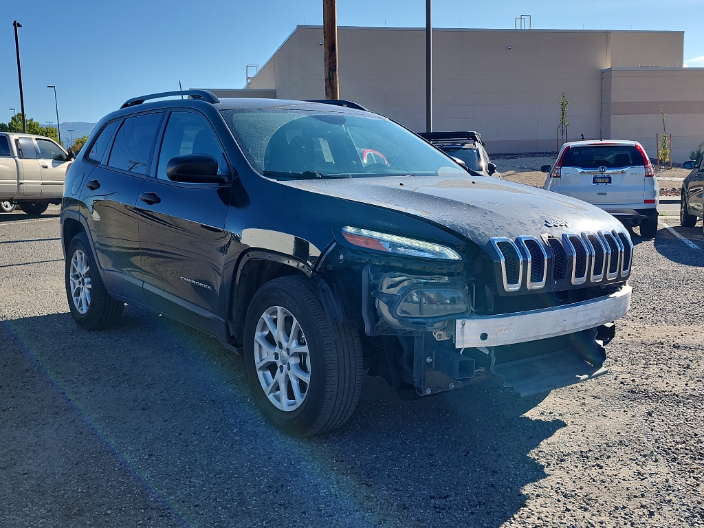 2016 Jeep Cherokee Sport photo 2