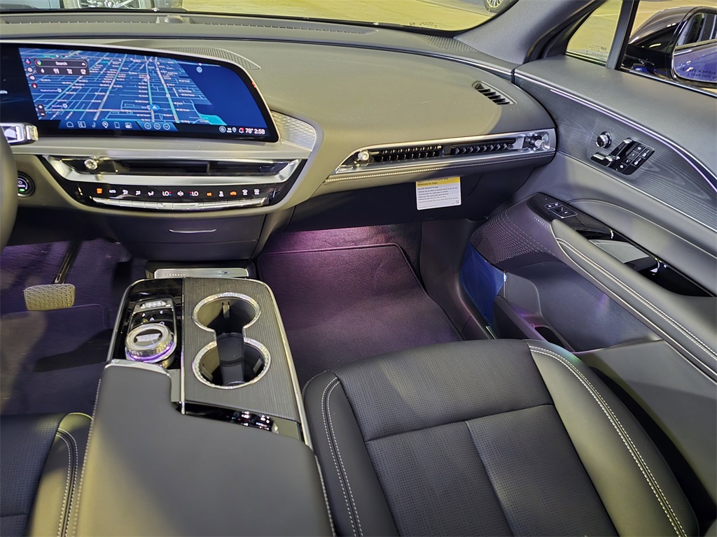2025 Cadillac Lyriq Luxury photo 9