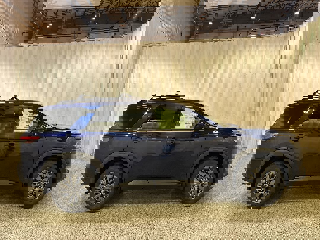 2025 Nissan Pathfinder SV photo 4