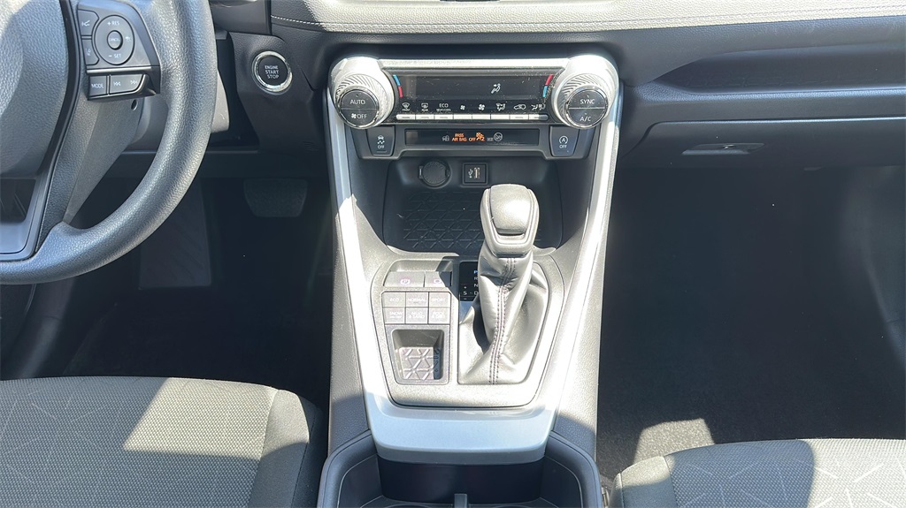 2024 Toyota RAV4 XLE photo 11