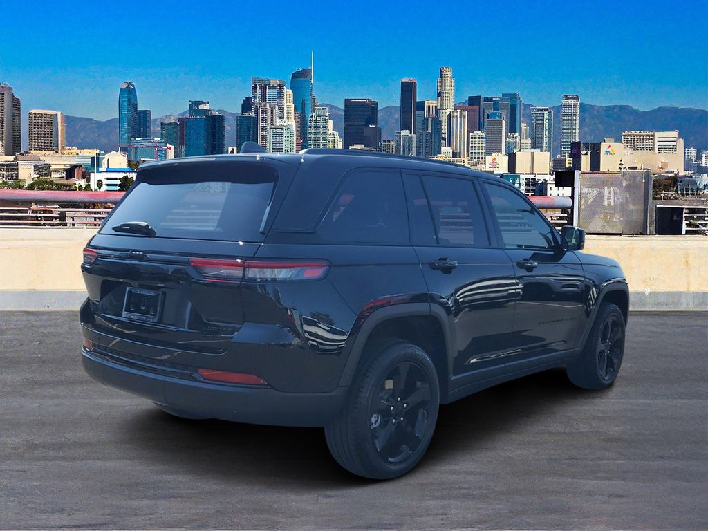 2025 Jeep Grand Cherokee Limited photo 3