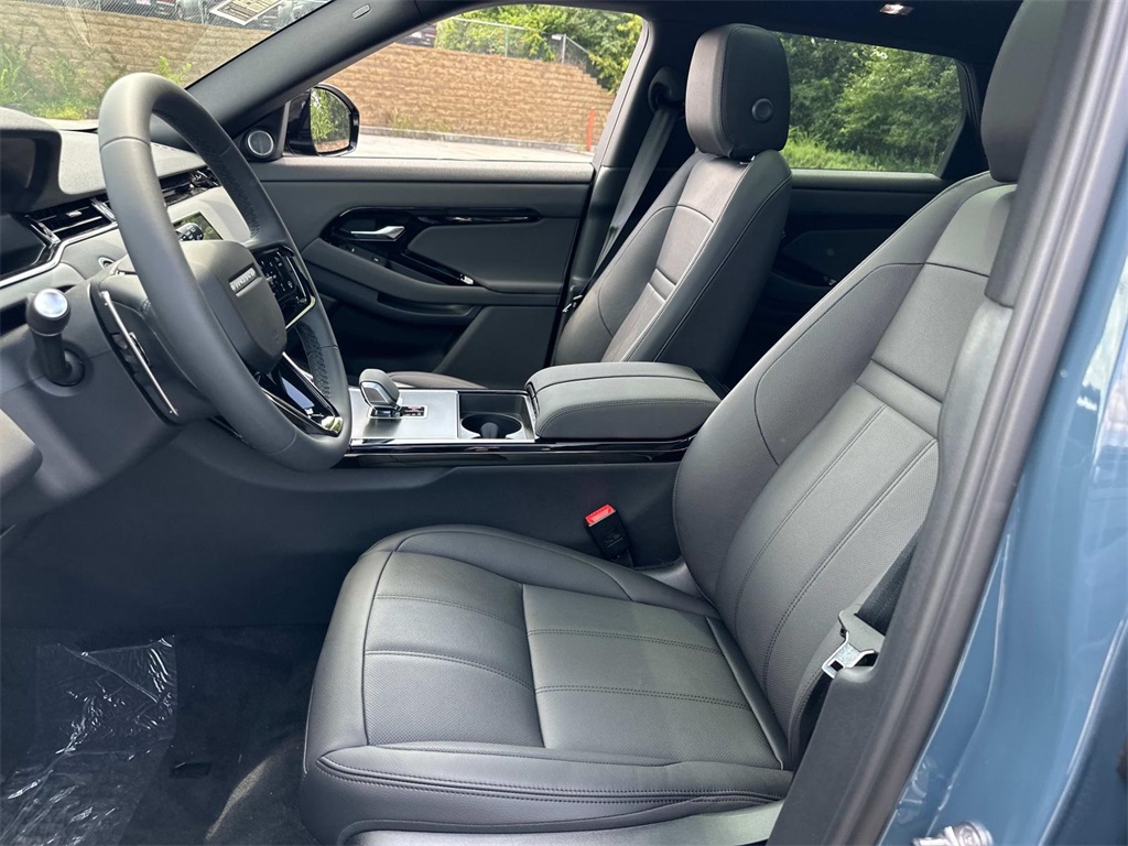 2026 Land Rover Range Rover Evoque Dynamic SE photo 8