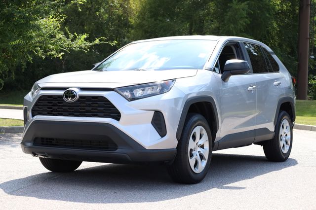 2022 Toyota RAV4 LE's photo