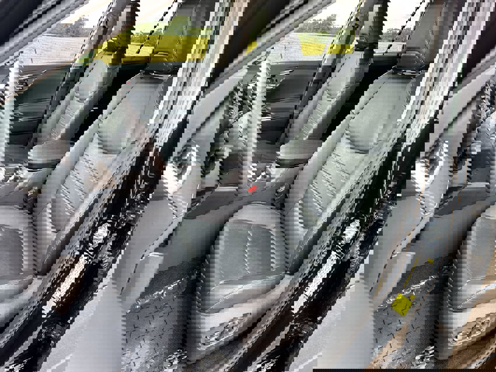 2021 Toyota RAV4 XLE Premium photo 8