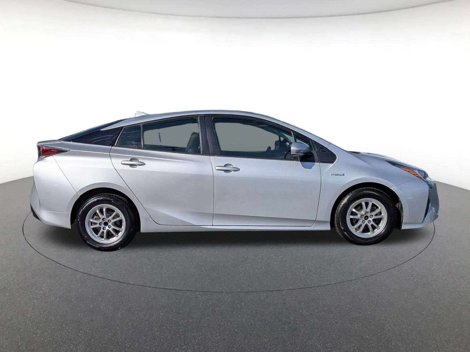 2016 Toyota Prius One Two photo 4