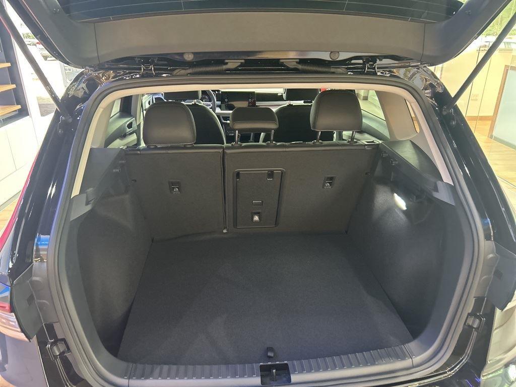 2025 Volkswagen Taos SEL photo 16
