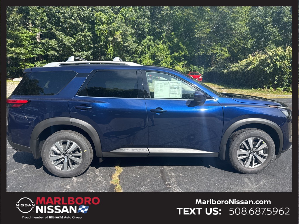 2025 Nissan Pathfinder SL photo 8