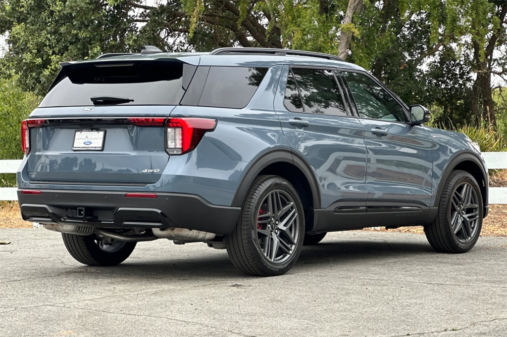 2025 Ford Explorer ST-Line photo 3