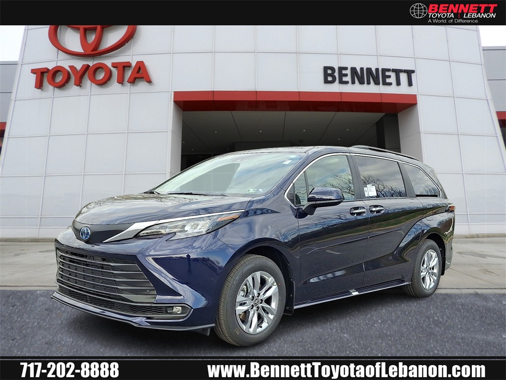 2025 Toyota Sienna XLE's photo