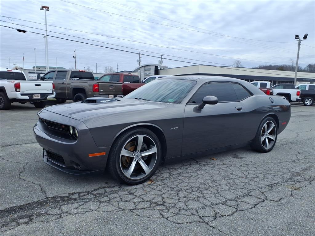 2018 Dodge Challenger R/T's photo