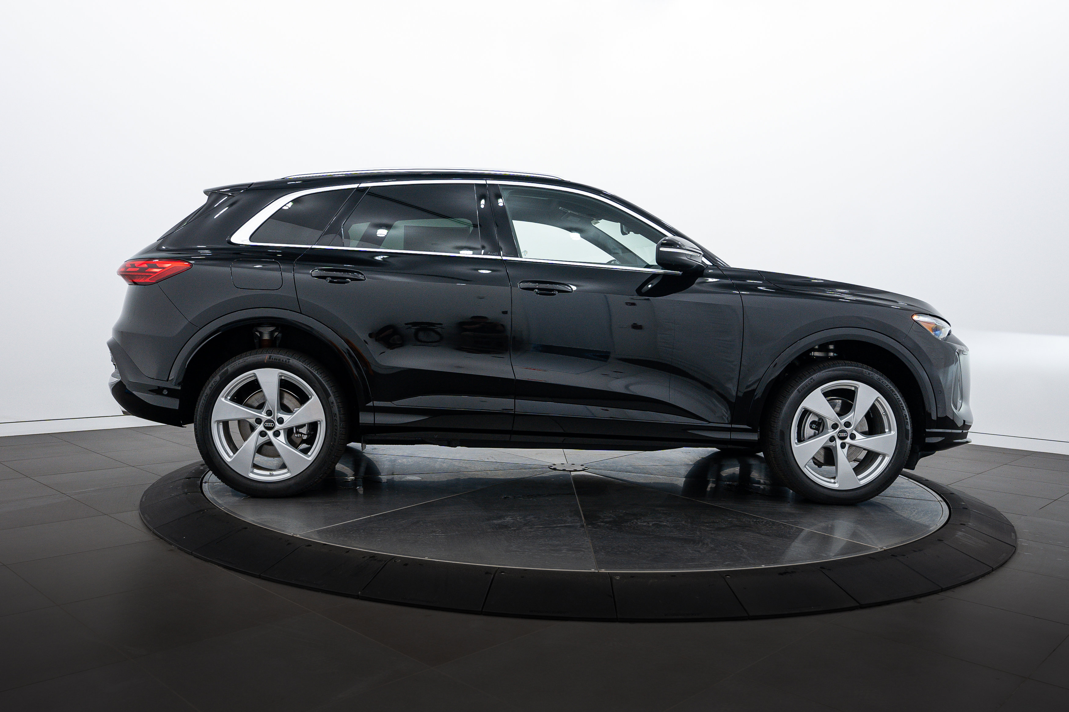 2025 Audi Q5 Premium Plus photo 3