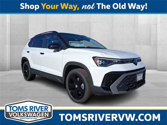 2025 Volkswagen Taos SE Black's photo