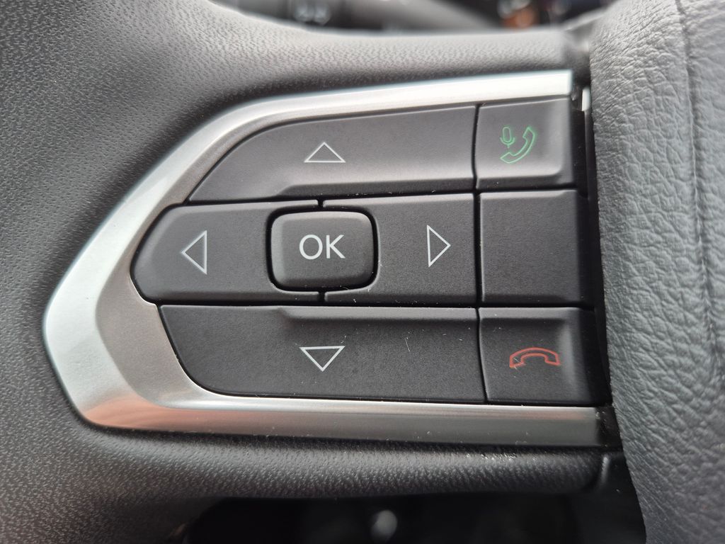 2023 Jeep Compass Latitude Lux photo 21