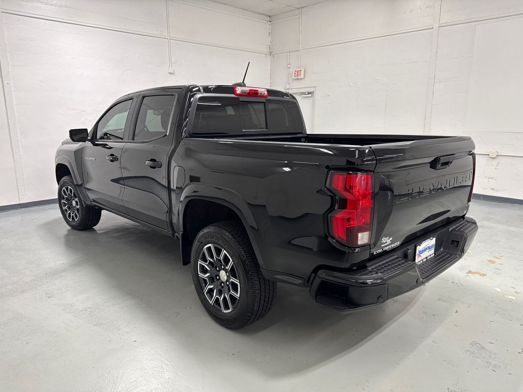 2023 Chevrolet Colorado LT photo 5