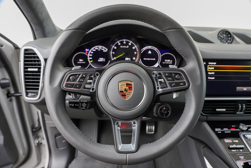 2022 Porsche Cayenne E-Hybrid Turbo S photo 2