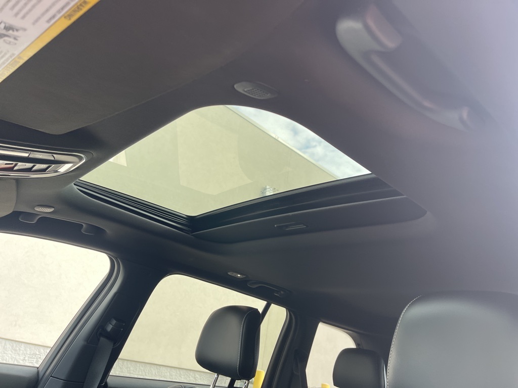 2023 Jeep Grand Cherokee Altitude photo 2