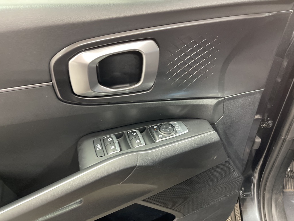 2024 Kia Sorento S photo 16
