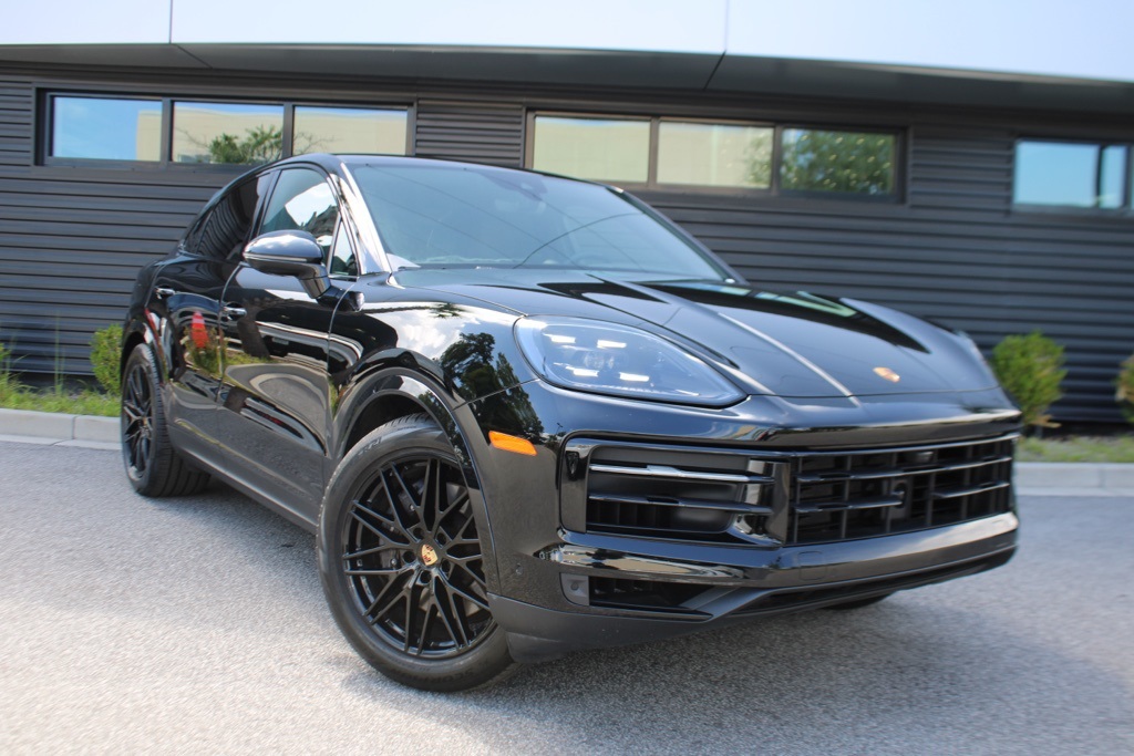 2025 Porsche Cayenne Coupe Base photo 11