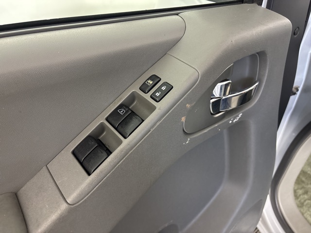 2016 Nissan Frontier SV photo 11