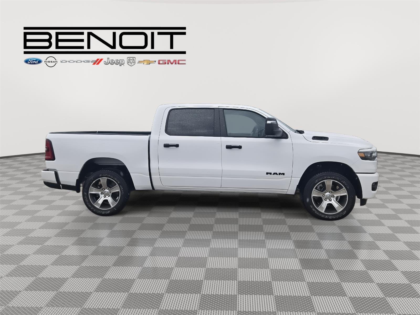 2025 Ram 1500 Tradesman photo 4