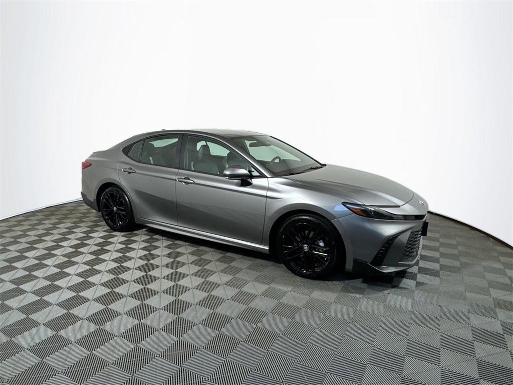 2025 Toyota Camry SE photo 5