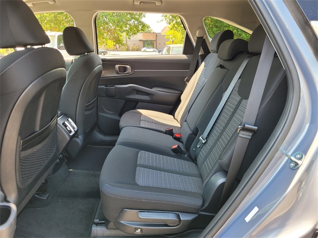 2023 Kia Sorento LX photo 10