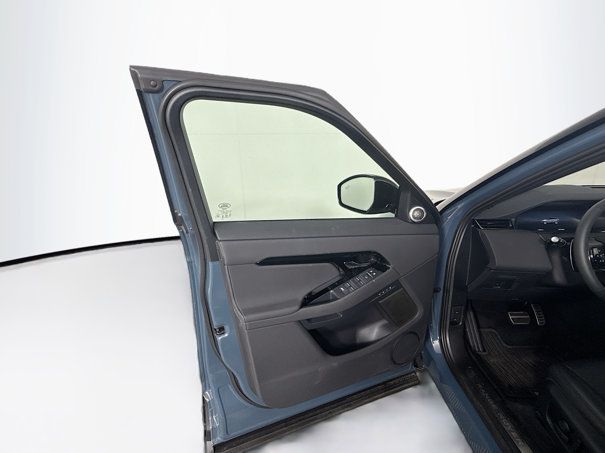 2026 Land Rover Range Rover Evoque Dynamic SE photo 9