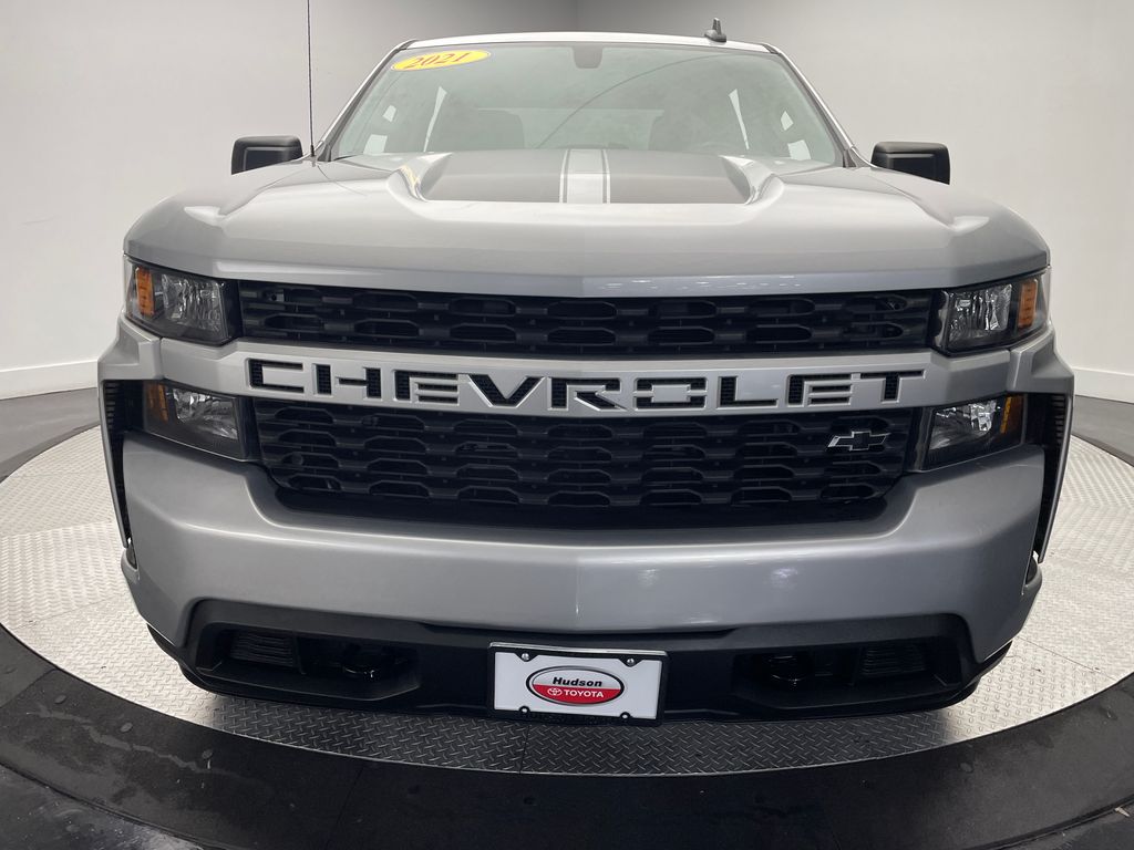 2021 Chevrolet Silverado 1500 Custom photo 2