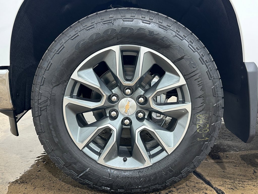 2026 Chevrolet Silverado 1500 LT photo 3