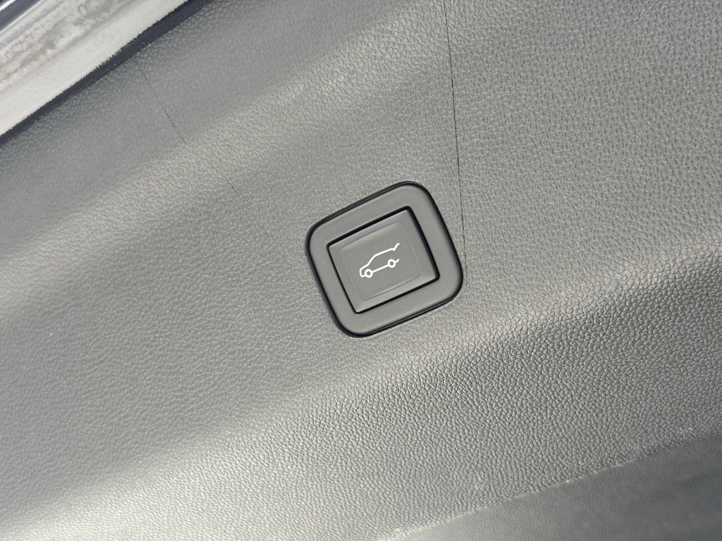 2024 Chevrolet Suburban Premier photo 34