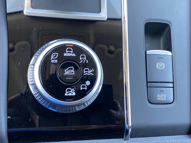 2024 Mitsubishi Outlander ES photo 13