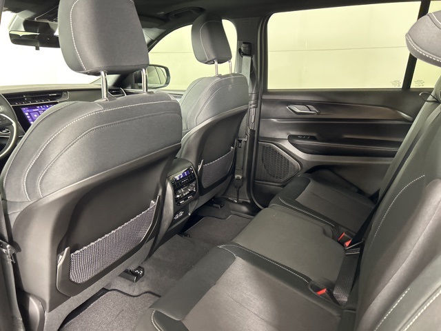 2025 Jeep Grand Cherokee Laredo Altitude photo 37