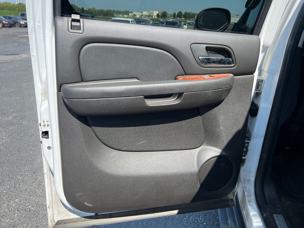 2008 Chevrolet Avalanche LTZ photo 15