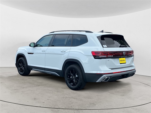 2025 Volkswagen Atlas SE Technology Peak Edition photo 4