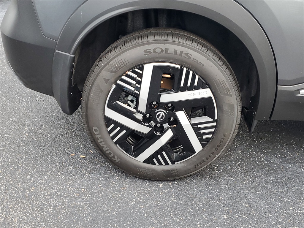 2025 Nissan Kicks SV photo 3