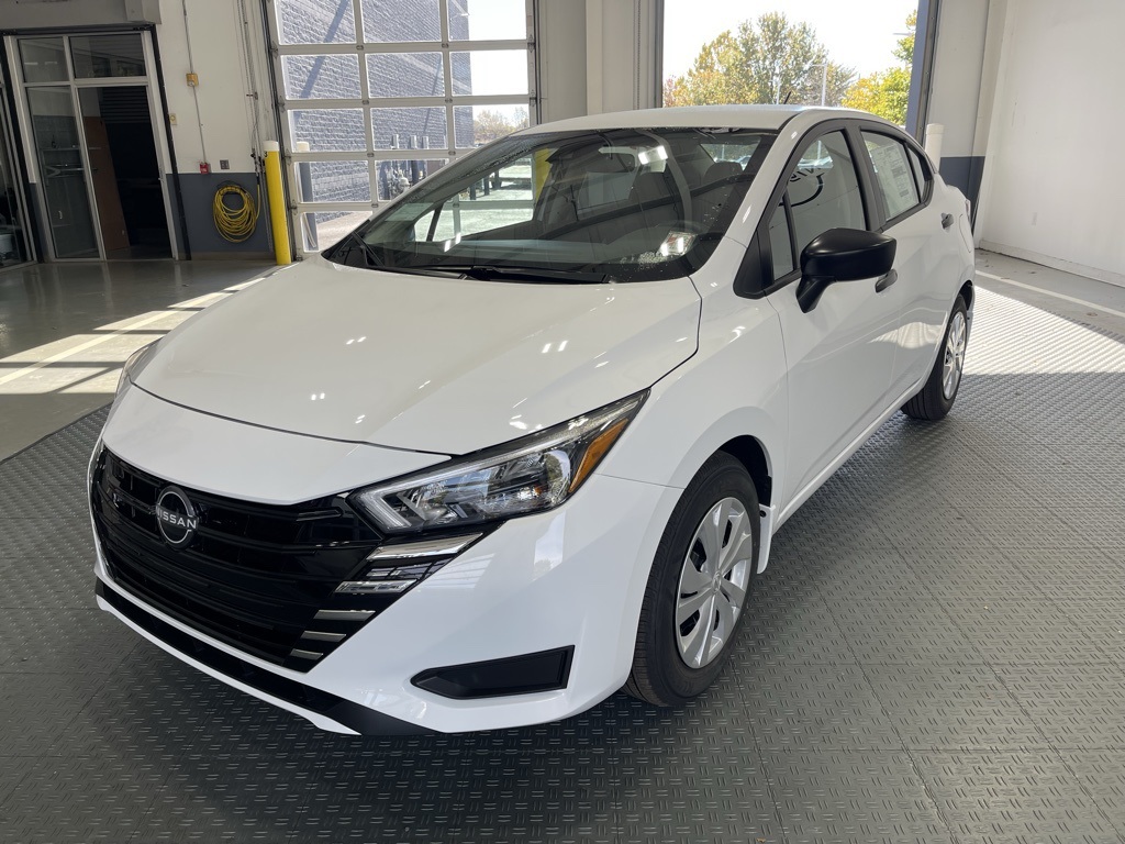 2025 Nissan Versa 1.6 S photo 3