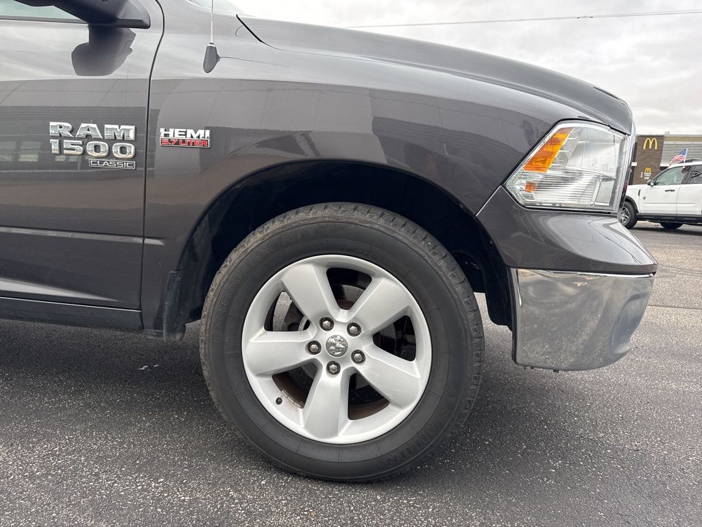 2023 Ram 1500 Classic SLT photo 4