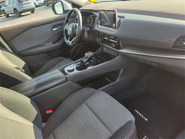 2022 Nissan Rogue SV photo 17