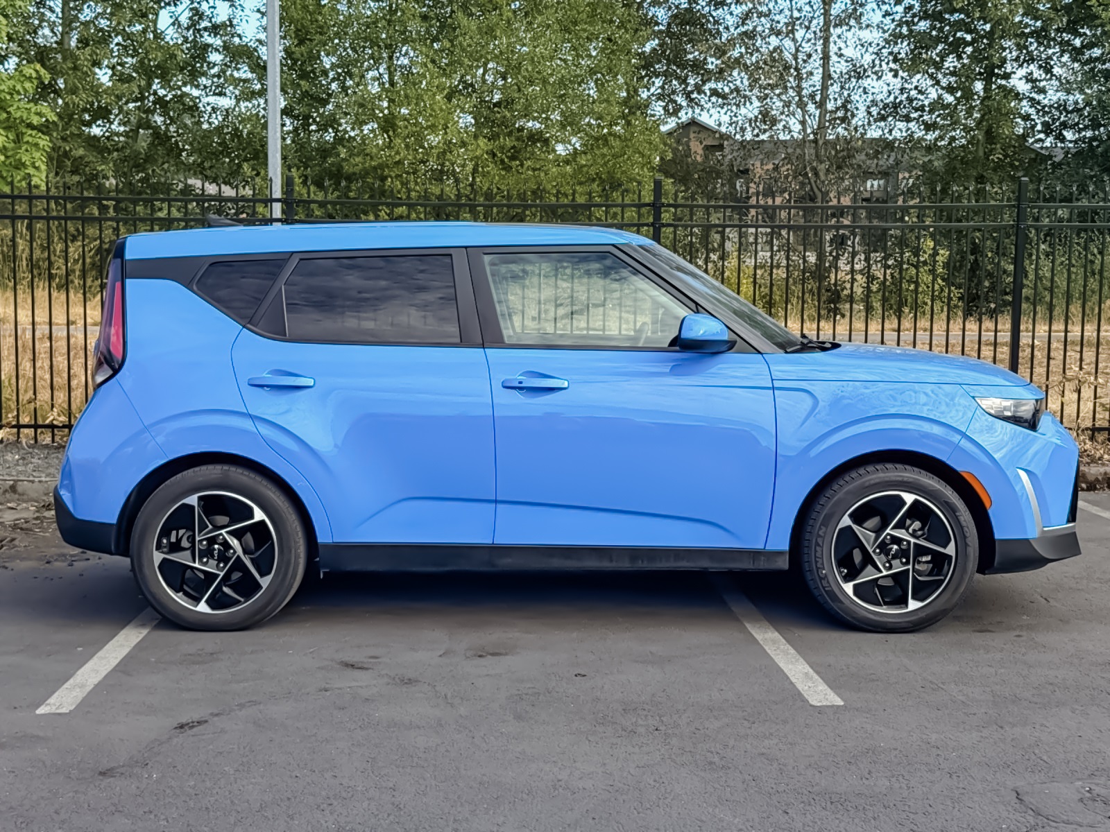 2023 Kia Soul EX photo 2