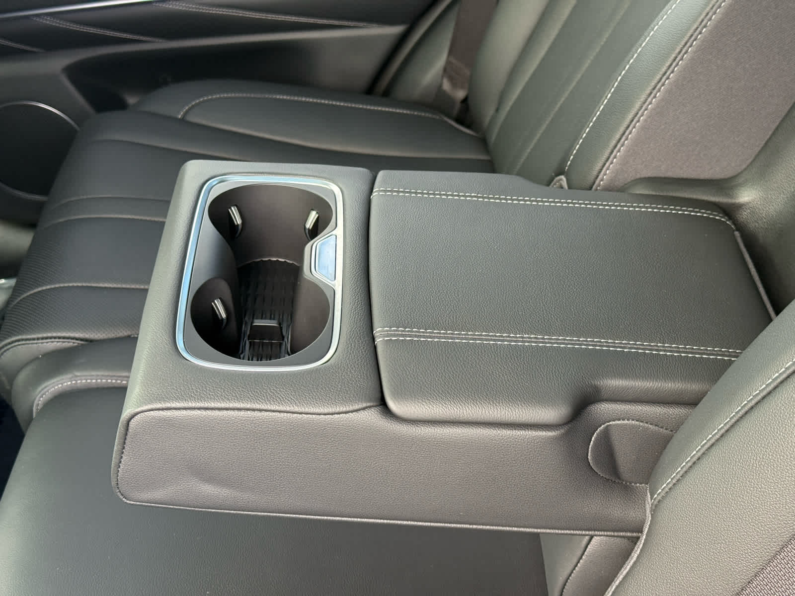 2025 Genesis GV80 2.5T Advanced photo 32