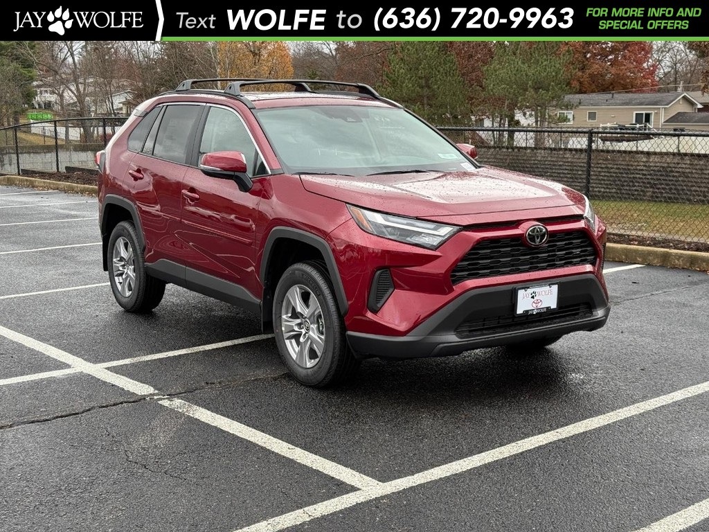 2025 Toyota RAV4 XLE's photo