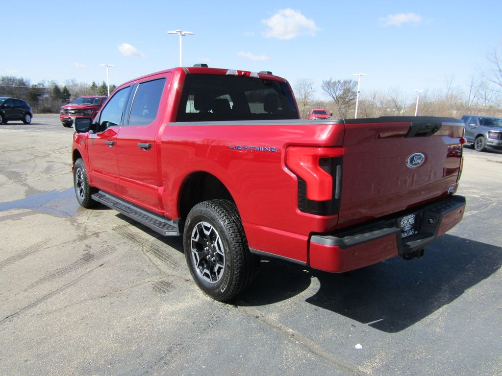 2023 Ford F-150 Lightning XLT photo 5