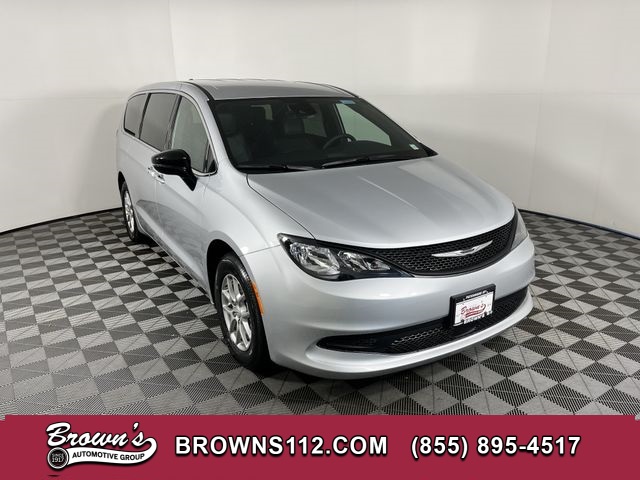 2026 Chrysler Voyager LX's photo