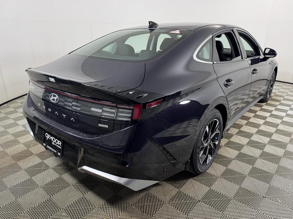 2025 Hyundai Sonata SEL photo 2