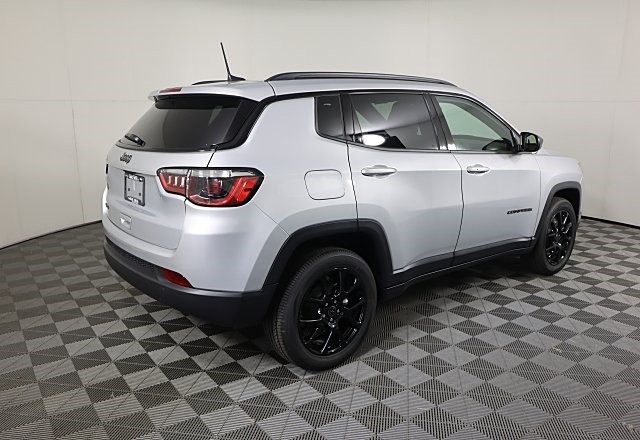 2025 Jeep Compass Latitude photo 3